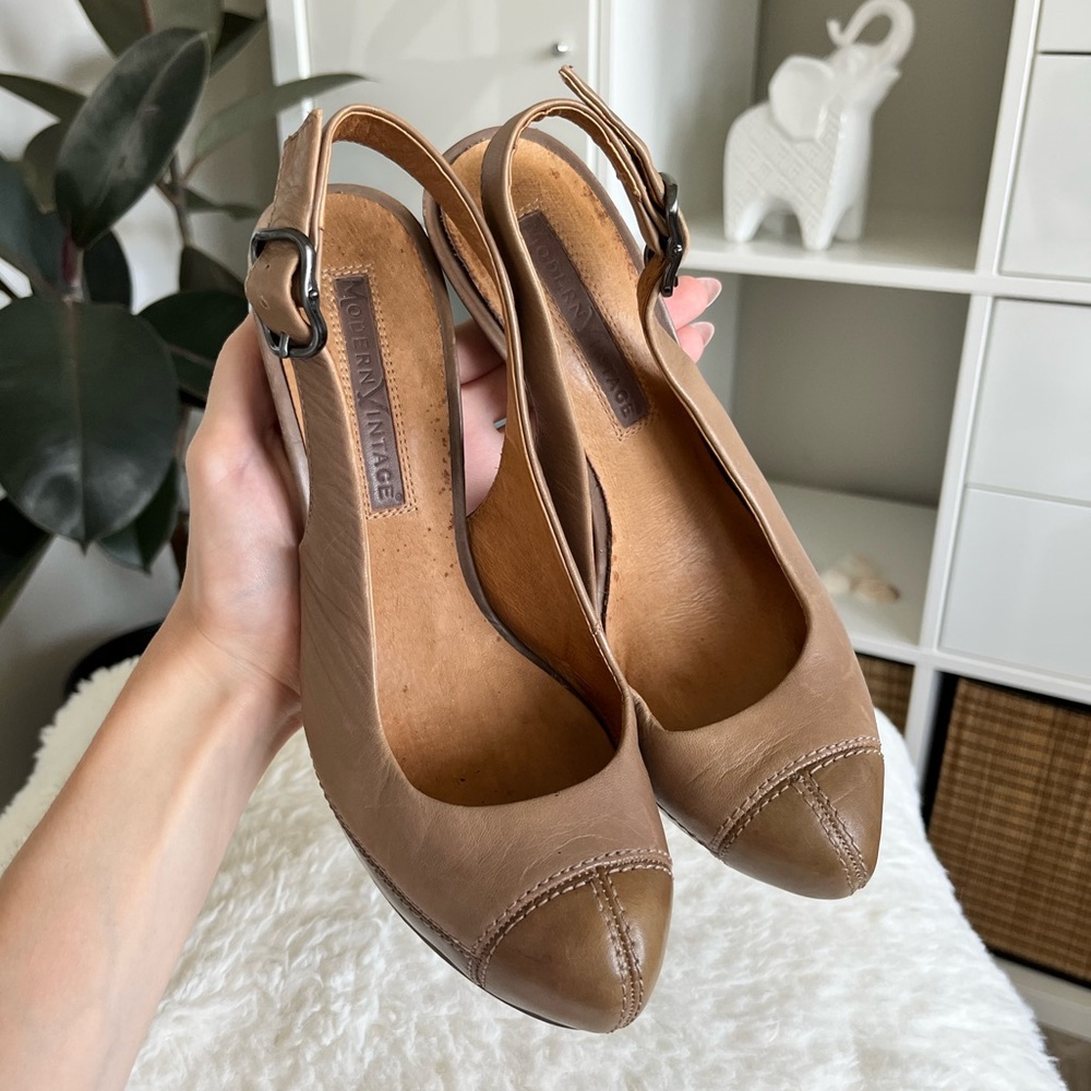 MODERN VINTAGE BROWN HIGH HEELS